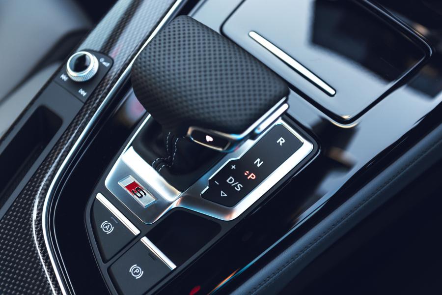 Детали интерьера Audi S4 Avant TDI (B9) 2019 года  (UK) (фото 35 из 40)
